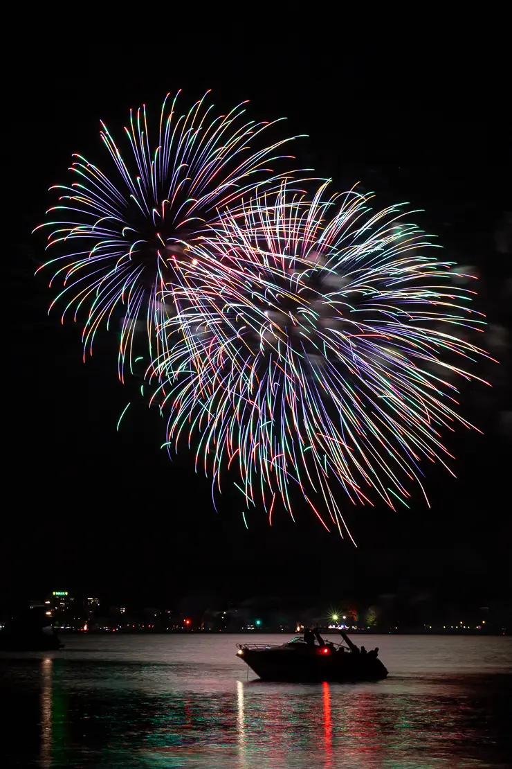 Feuerwerk am Bielerseefest, Bielersee, Spiegelung