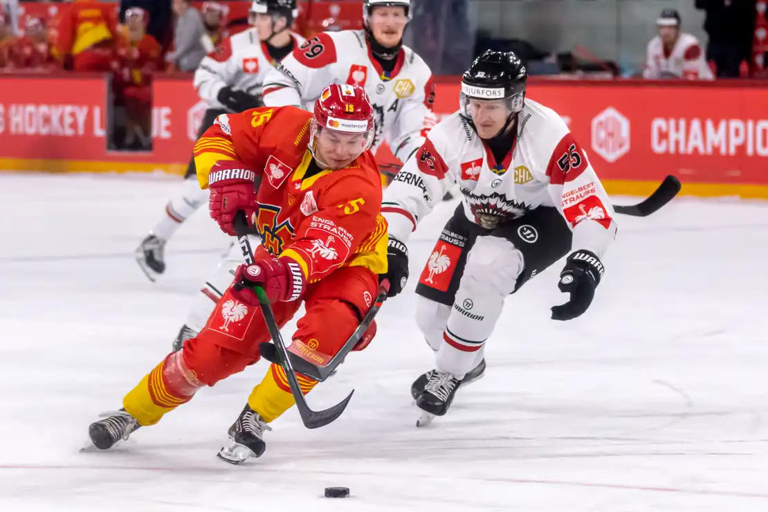 Gilian Kohler (EHCB) vs David Printz (Frölunda Indians), Eishockey