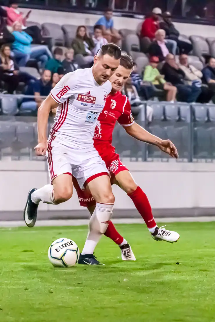 Robert Majic (SC Zofingen) vs Ivo Zangger (FC Biel), Fussball